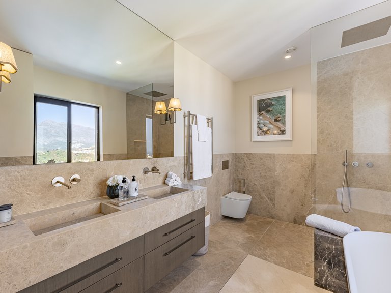 Penthouse for Sale in La Quinta, Benahavis, Malaga 37