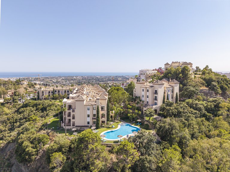 Penthouse for Sale in La Quinta, Benahavis, Malaga 1