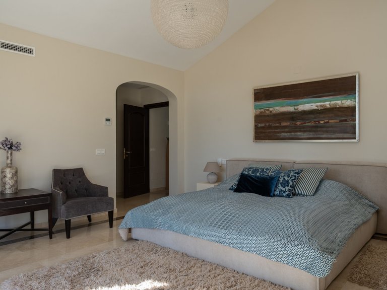 Villa for Sale in Marbella Este, Marbella, Malaga 24