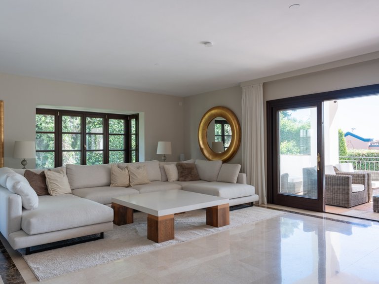 Villa for Sale in Marbella Este, Marbella, Malaga 3