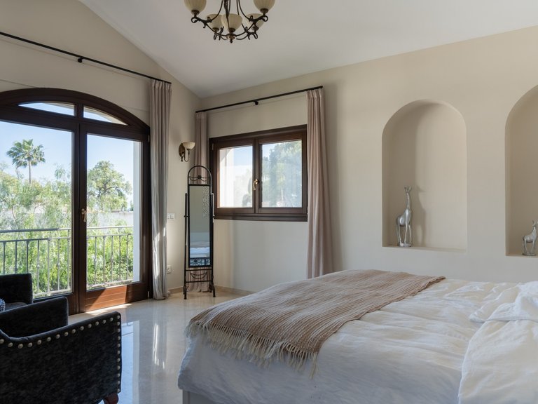 Villa for Sale in Marbella Este, Marbella, Malaga 17