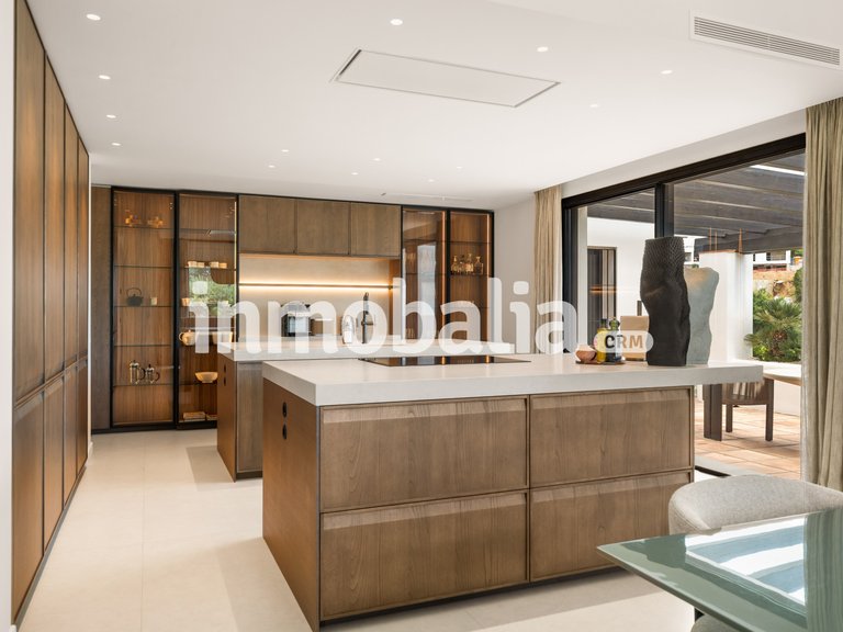 Villa for Sale in Marbella Golden Mile, Marbella, Malaga 10