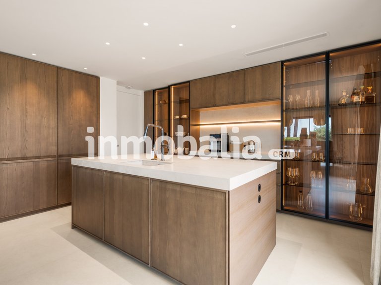 Villa for Sale in Marbella Golden Mile, Marbella, Malaga 9