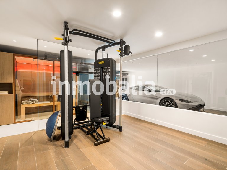 Villa for Sale in Marbella Golden Mile, Marbella, Malaga 26