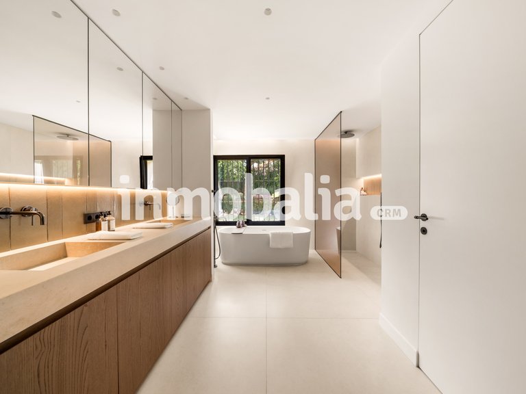 Villa for Sale in Marbella Golden Mile, Marbella, Malaga 14