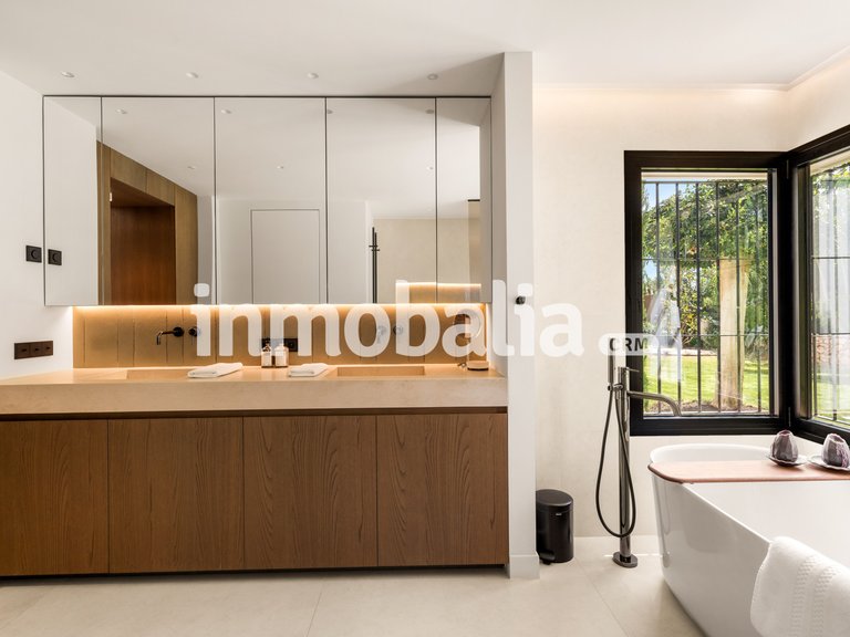 Villa for Sale in Marbella Golden Mile, Marbella, Malaga 15