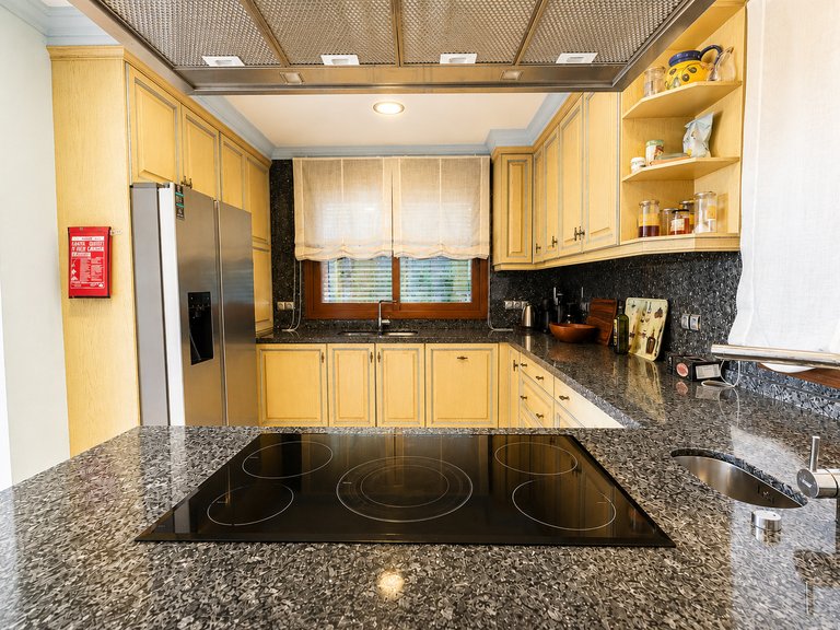 Villa for Sale in La Quinta, Benahavis, Malaga 11
