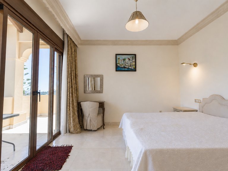 Villa for Sale in La Quinta, Benahavis, Malaga 26