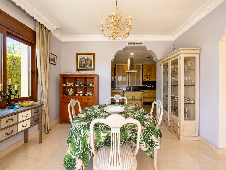 Villa for Sale in La Quinta, Benahavis, Malaga 9
