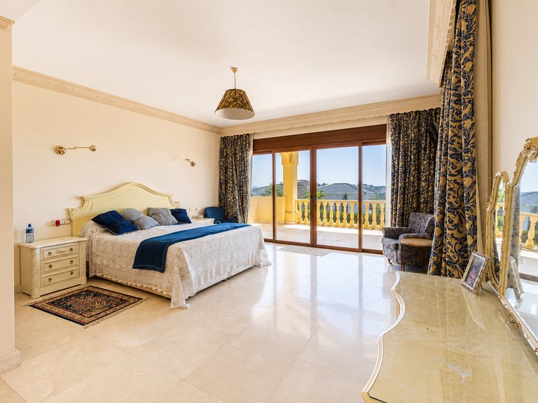 Villa for Sale in La Quinta, Benahavis, Malaga 21