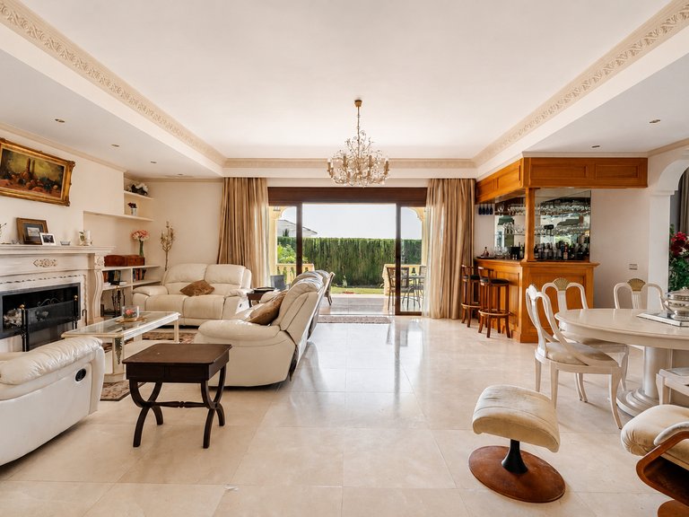 Villa for Sale in La Quinta, Benahavis, Malaga 4