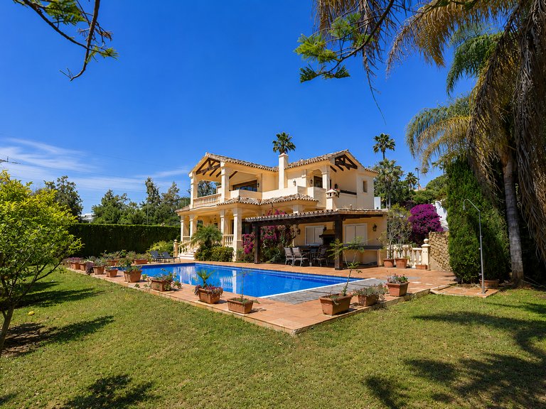 Villa for Sale in La Quinta, Benahavis, Malaga 35