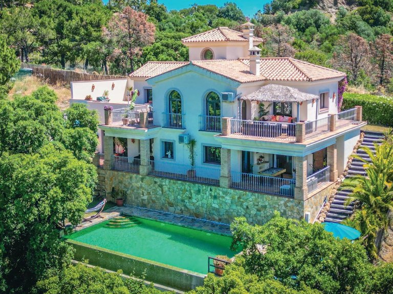 Villa for Sale  in Estepona, Malaga 1