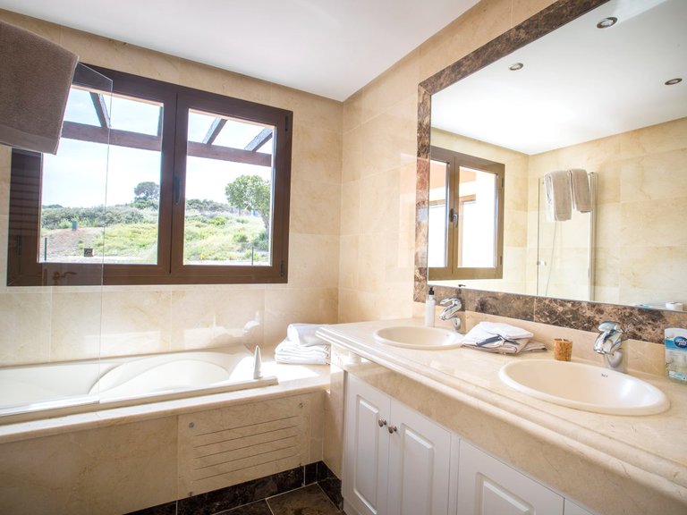 Villa for Sale  in Estepona, Malaga 32