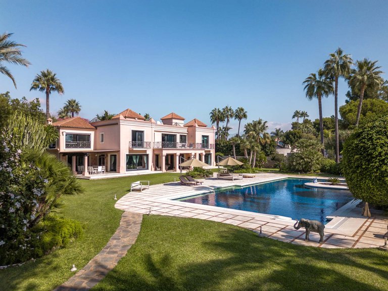 Villa for Sale  in Estepona, Malaga 28