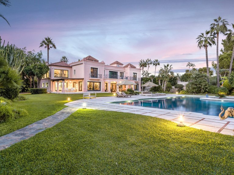 Villa for Sale  in Estepona, Malaga 1