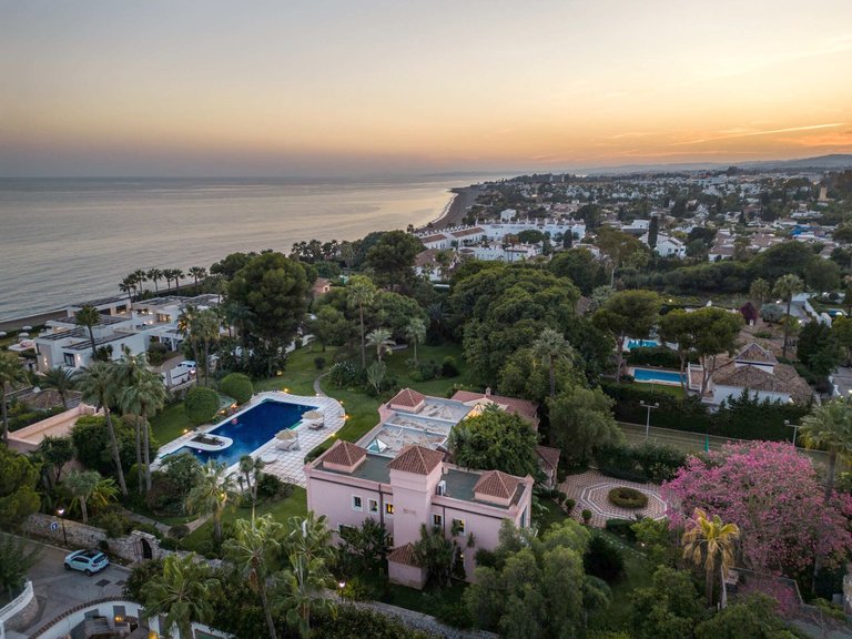 Villa for Sale  in Estepona, Malaga 30