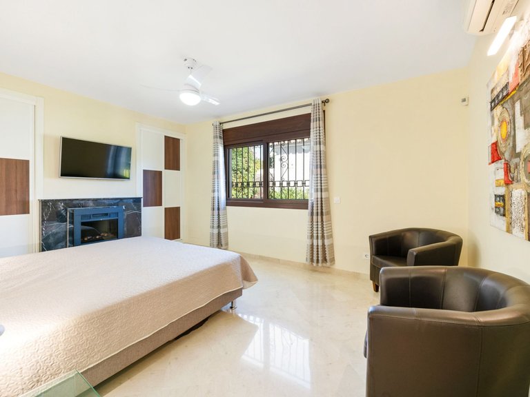 Villa for Sale  in Estepona, Malaga 14