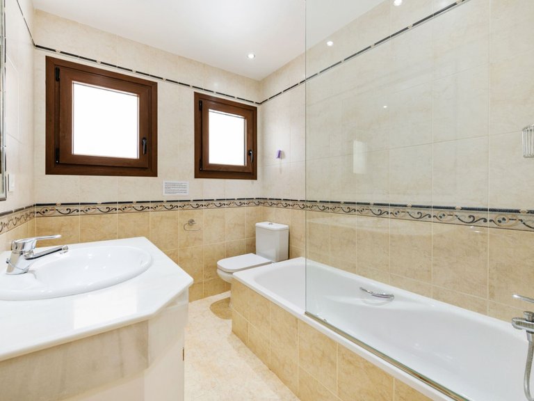 Villa for Sale  in Estepona, Malaga 13