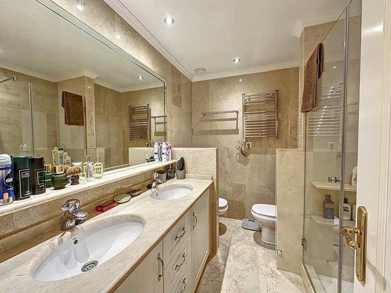 Apartment for Sale  in Marbella, Malaga 18
