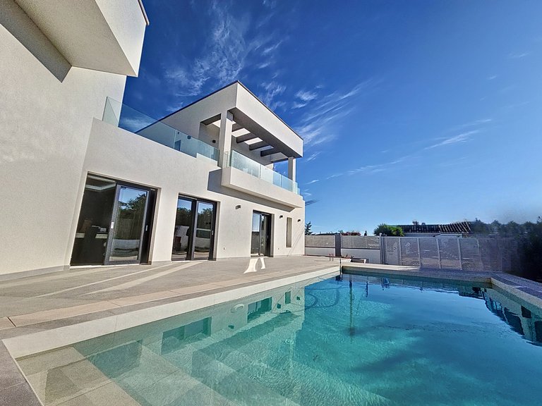 Villa for Sale  in Estepona, Malaga 1