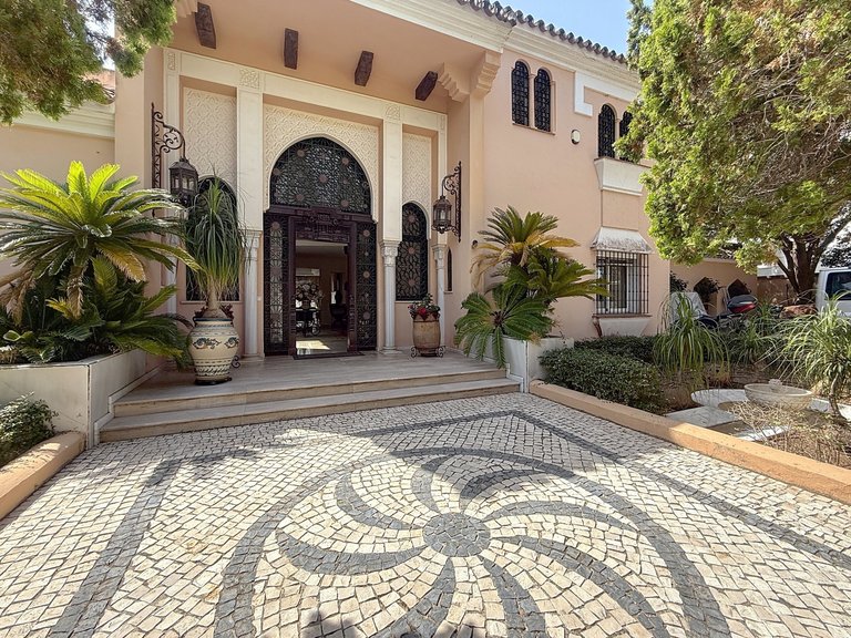 Villa for Sale  in Estepona, Malaga 1