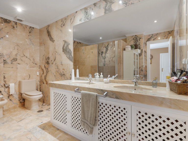 Apartment for Sale  in Marbella, Malaga 15