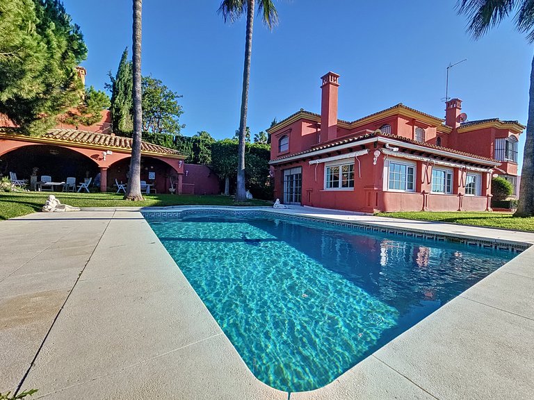 Villa for Sale  in Estepona, Malaga 1