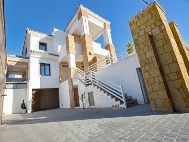 Villa for Sale  in Estepona, Malaga 3