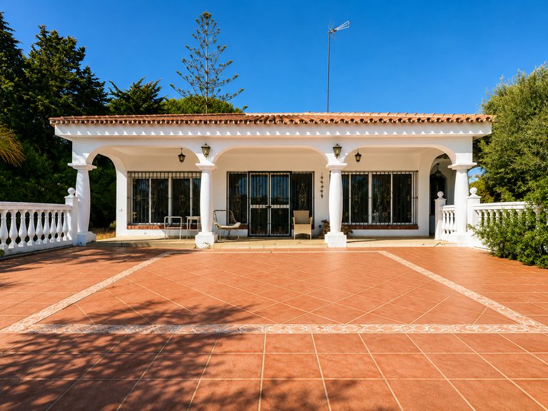 Villa for Sale  in Estepona, Malaga 1