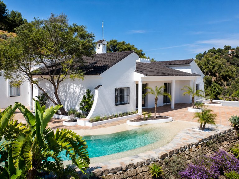 Country House for Sale  in Estepona, Malaga 1