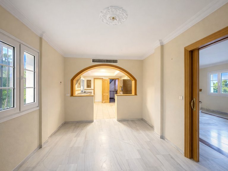 Villa for Sale  in Estepona, Malaga 12