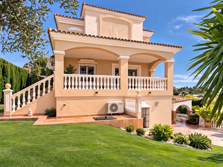 Villa for Sale  in Estepona, Malaga 10