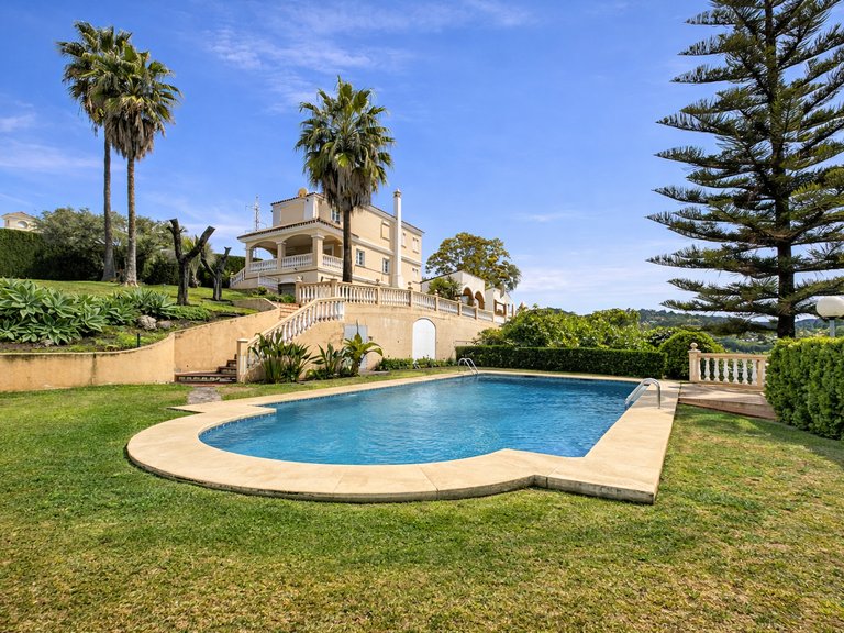 Villa for Sale  in Estepona, Malaga 1