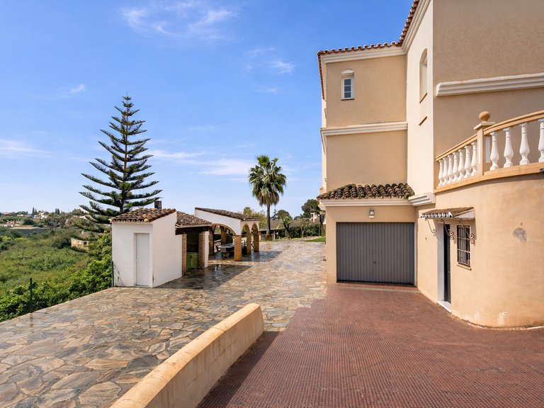 Villa for Sale  in Estepona, Malaga 39
