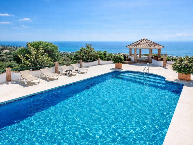 Country House for Sale  in Estepona, Malaga 1