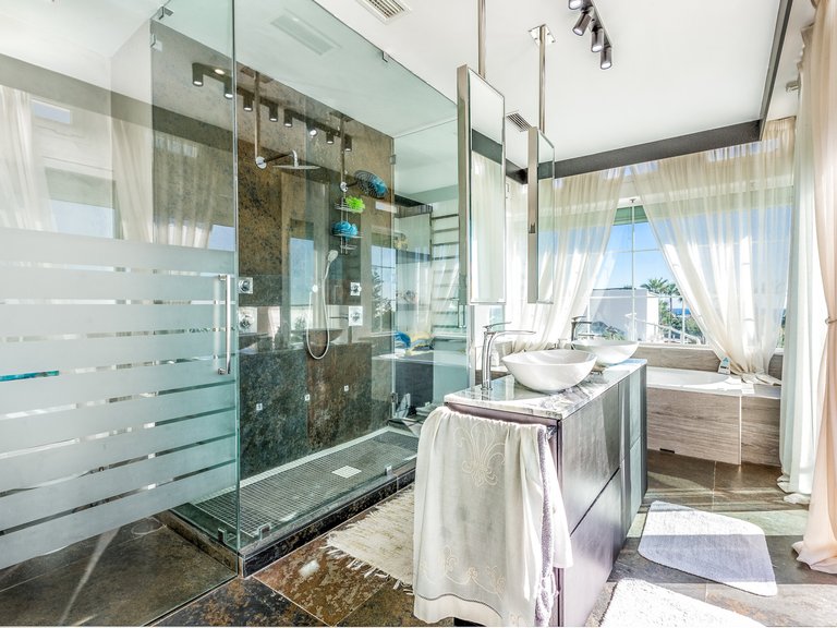 Villa for Sale  in Estepona, Malaga 28