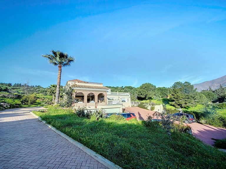 Villa for Sale  in Estepona, Malaga 46