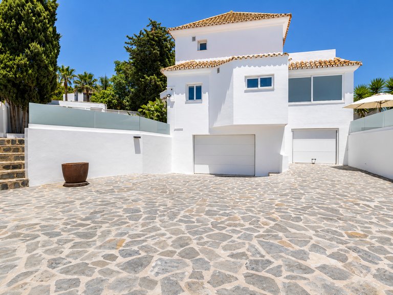 Villa for Sale  in Estepona, Malaga 32