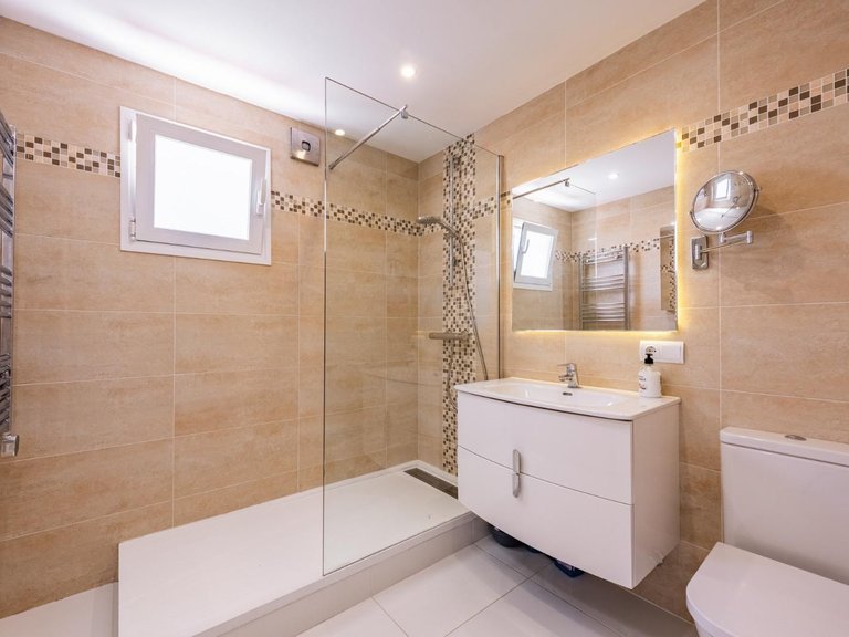 Villa for Sale  in Estepona, Malaga 32