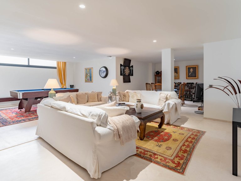 Villa for Sale in Marbella, Malaga 24