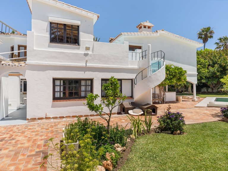 Villa for Sale in San Pedro De Alcantara, Malaga 35