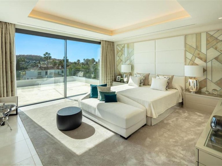 Villa for Sale in Marbella, Malaga 9