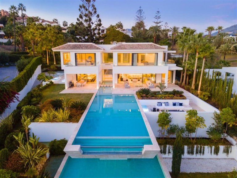 Villa for Sale in Marbella, Malaga 1