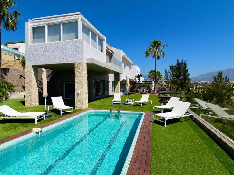 Villa for Sale in Estepona, Malaga 1
