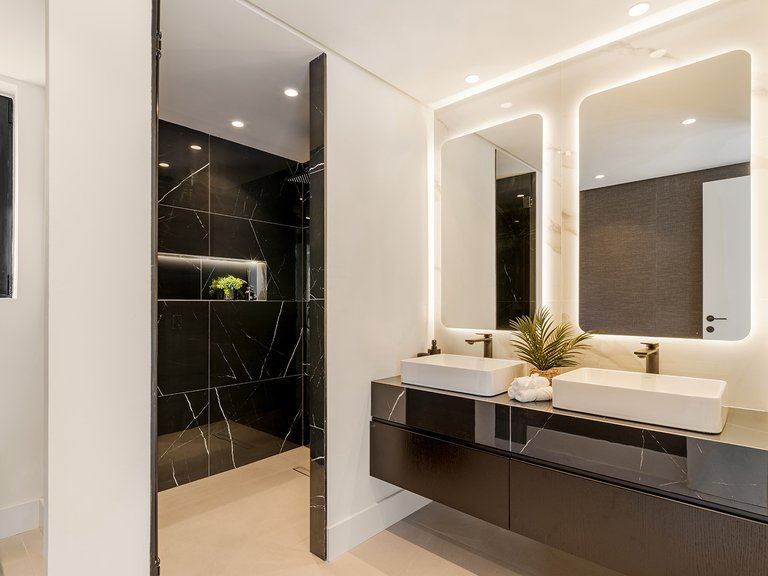 Villa for Sale in Marbella, Malaga 25
