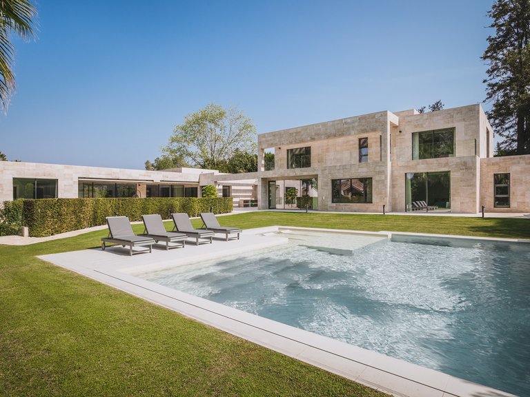 Villa for Sale in Sotogrande, Cadiz 1