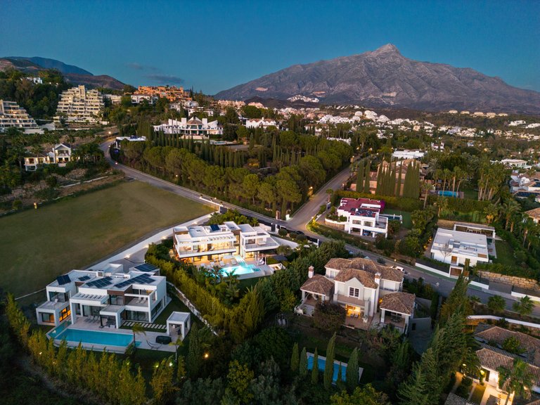 Villa for Sale in Nueva Andalucia Malaga 25
