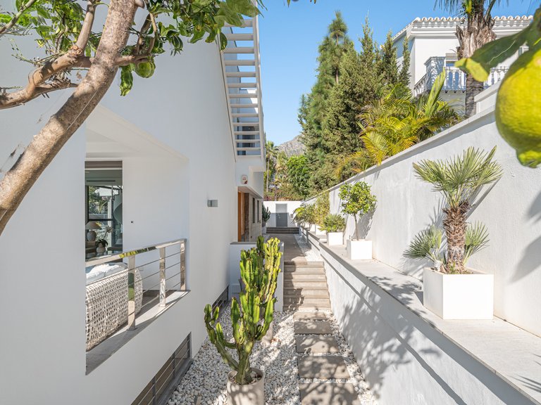 Villa for Sale in Marbella Golden Mile Malaga 25