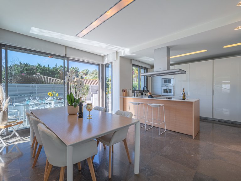 Villa for Sale in Marbella Golden Mile Malaga 34